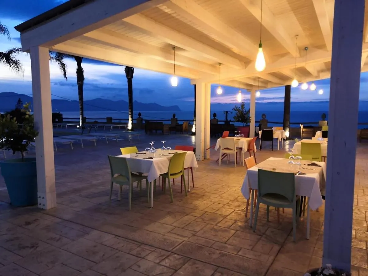 Petruso Resort 발레스트라테 3*,