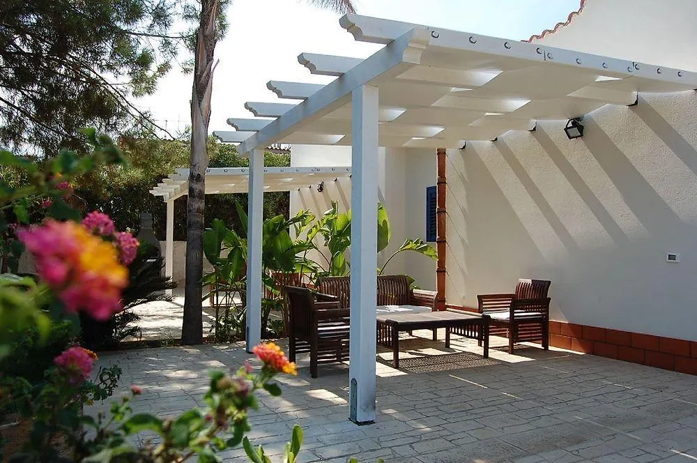 Petruso Resort 발레스트라테 3*,