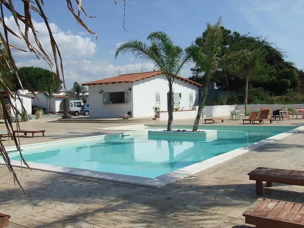 아파트호텔 Petruso Resort 발레스트라테