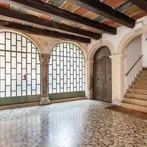 Al Vecchio Castello , Verona Italy